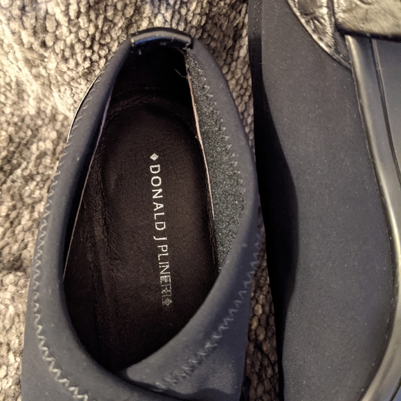 Donald Pliner block heel slip on black bootie (7.5) - Picture 3 of 5